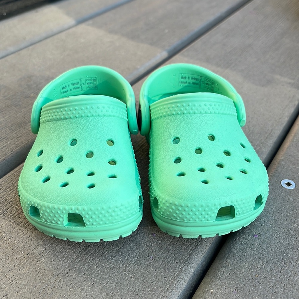 Toddler Crocs classic clog size 4